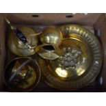 A SMALL GROUP OF ANTIQUE BRASSWARE, including a kettle etc. (qty)