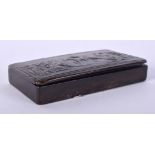 A LATE 18TH/19TH CENTURY CARVED HORN SNUFF BOX entitled Entree De Jesus Dans Jerusalem. 9 cm x 5.5