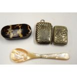 AN IMITATION TORTOISHELL SNUFF BOX, together with a mother of pearl spoon and two vesta cases. (4)