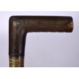 AN EARLY 20TH CENTURY RHINOCEROS HORN HANDLED WALKING STICK, formed with a carved twisting shaft. 8