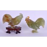 A PAIR OF EARLY 20TH CENTURY CHINESE CARVED JADE CHICKENS Qing/Republic. 7 cm x 8 cm.