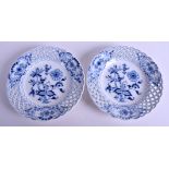 A PAIR OF MEISSEN PORCELAIN RETICULATED DISHES. 15 cm wide.