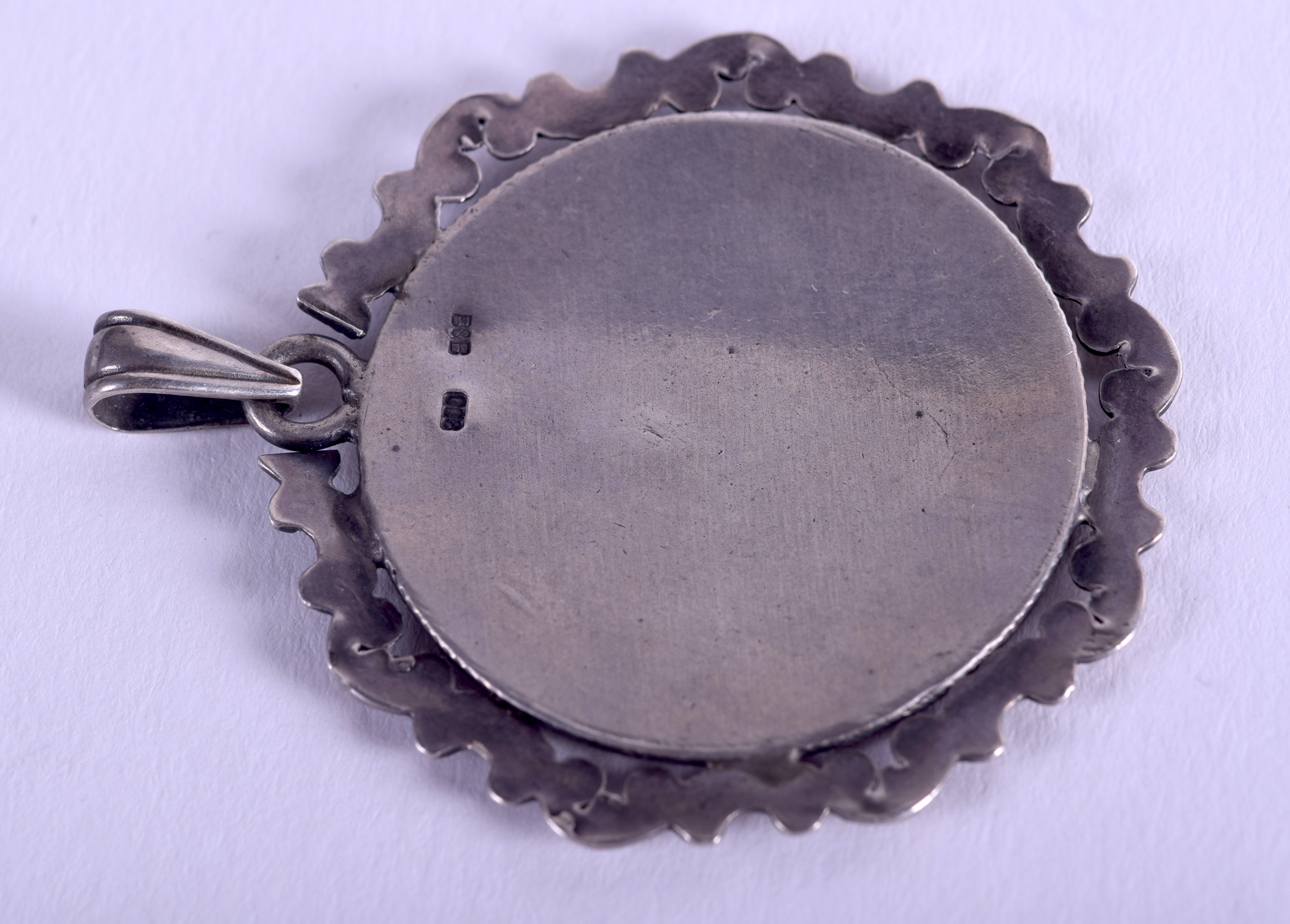 AN ANTIQUE CONTINENTAL SILVER PENDANT possibly Russian. 3.5 cm wide. - Image 2 of 3