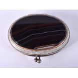 A 1920S CONTINENTAL BANDED AGATE PURSE. 7.5 cm x 5.25 cm.