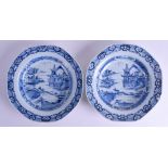 A PAIR OF 18TH CENTURY CHINESE EXPORT BLUE AND WHITE DISHES Qianlong. 22 cm wide.
