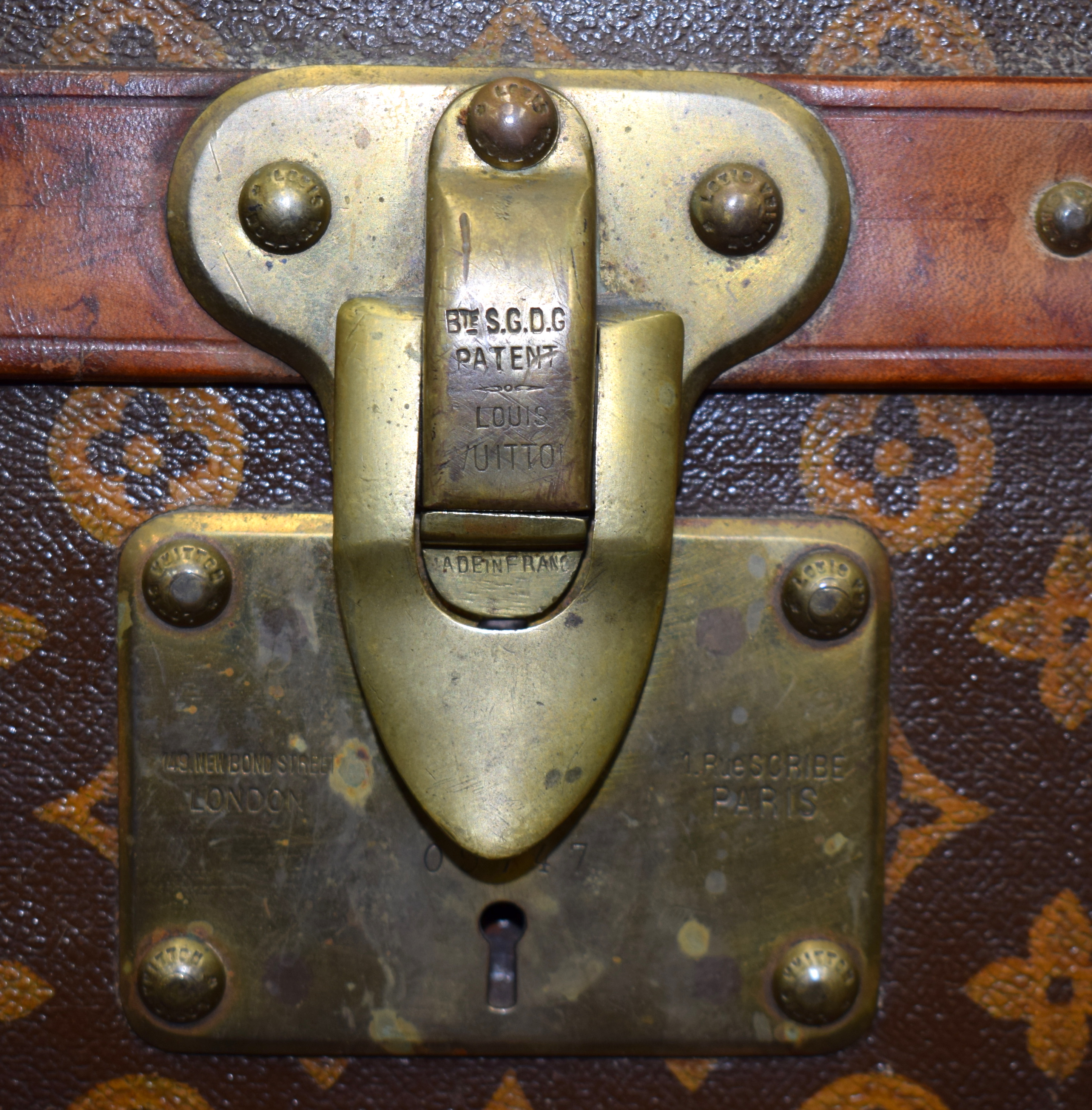 A RARE VINTAGE FRENCH LOUIS VUITTON TOP HAT BOX with some original labels. 38 cm x 35 cm x 41 cm. - Image 5 of 5