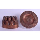 A 19TH CENTURY ELKINGTON & CO COPPER DISH together with a Victorian jelly mould. 18 cm wide.