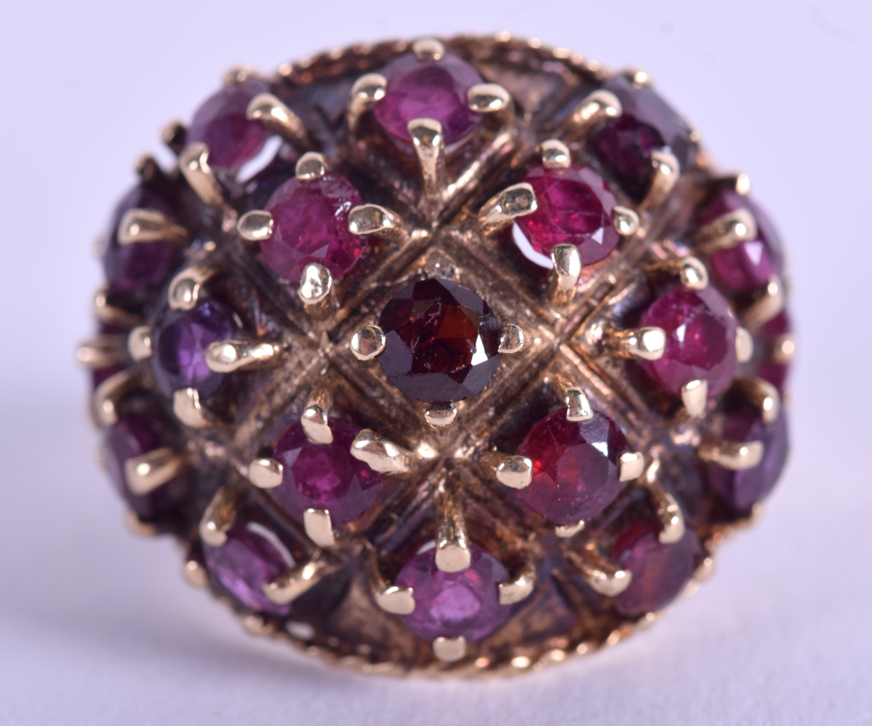 A 9CT GOLD GARNET AND RUBY RING. 8.2 grams. Size O/P.