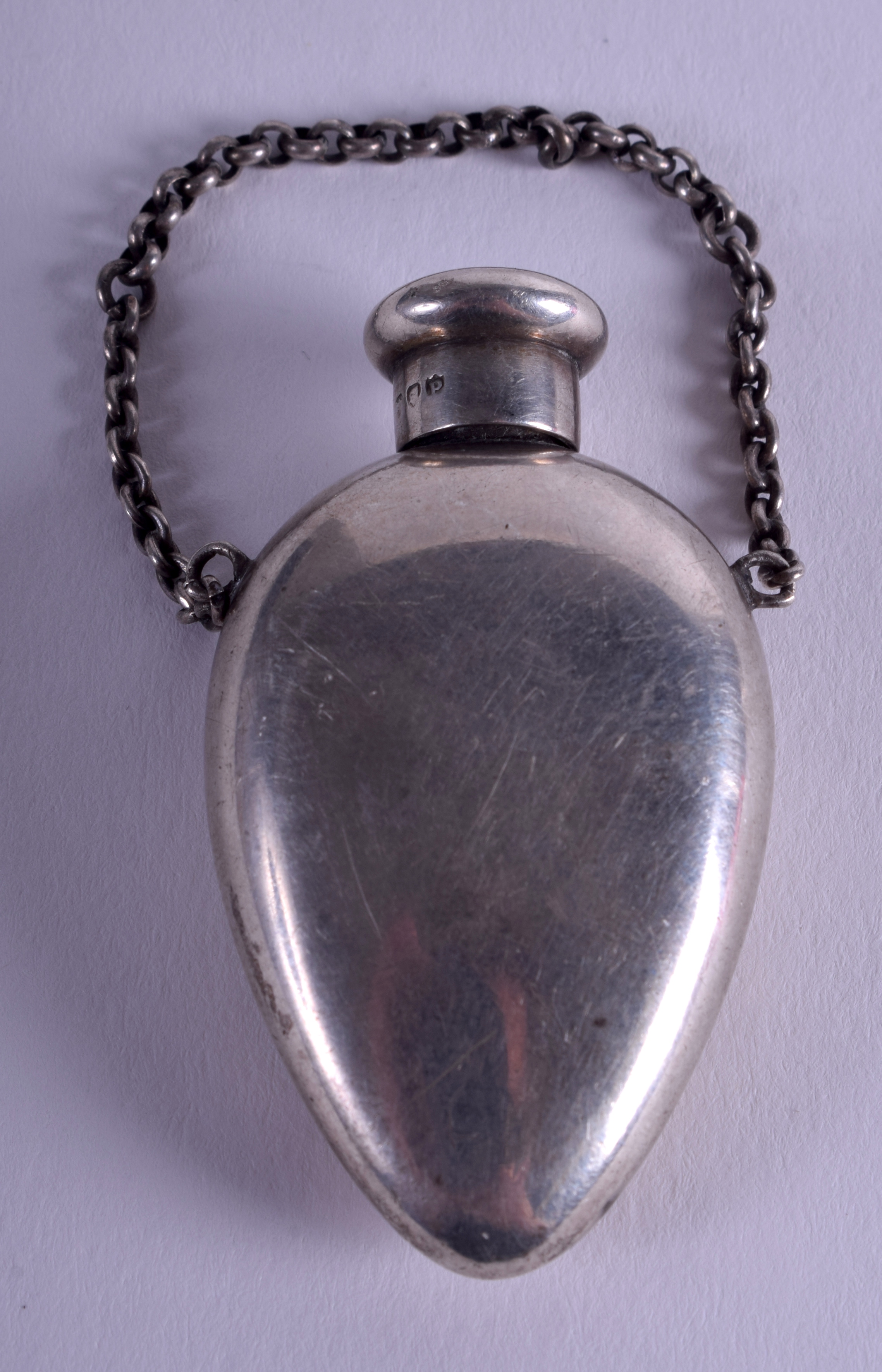 AN ANTIQUE SILVER TEAR DROP SCENT BOTTLE by Samson Morden & Co. 5.25 cm high. - Image 2 of 4