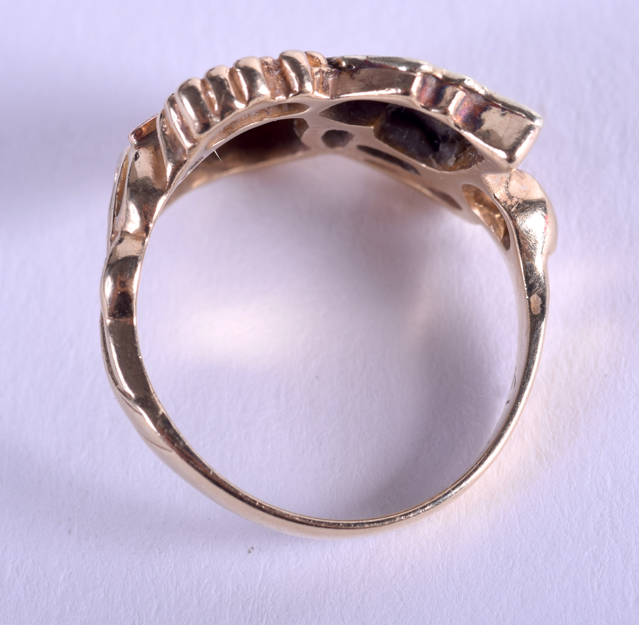 A VINTAGE 9CT TWO TONE GOLD LEAF RING. 4.5 grams. Size N. - Image 2 of 3