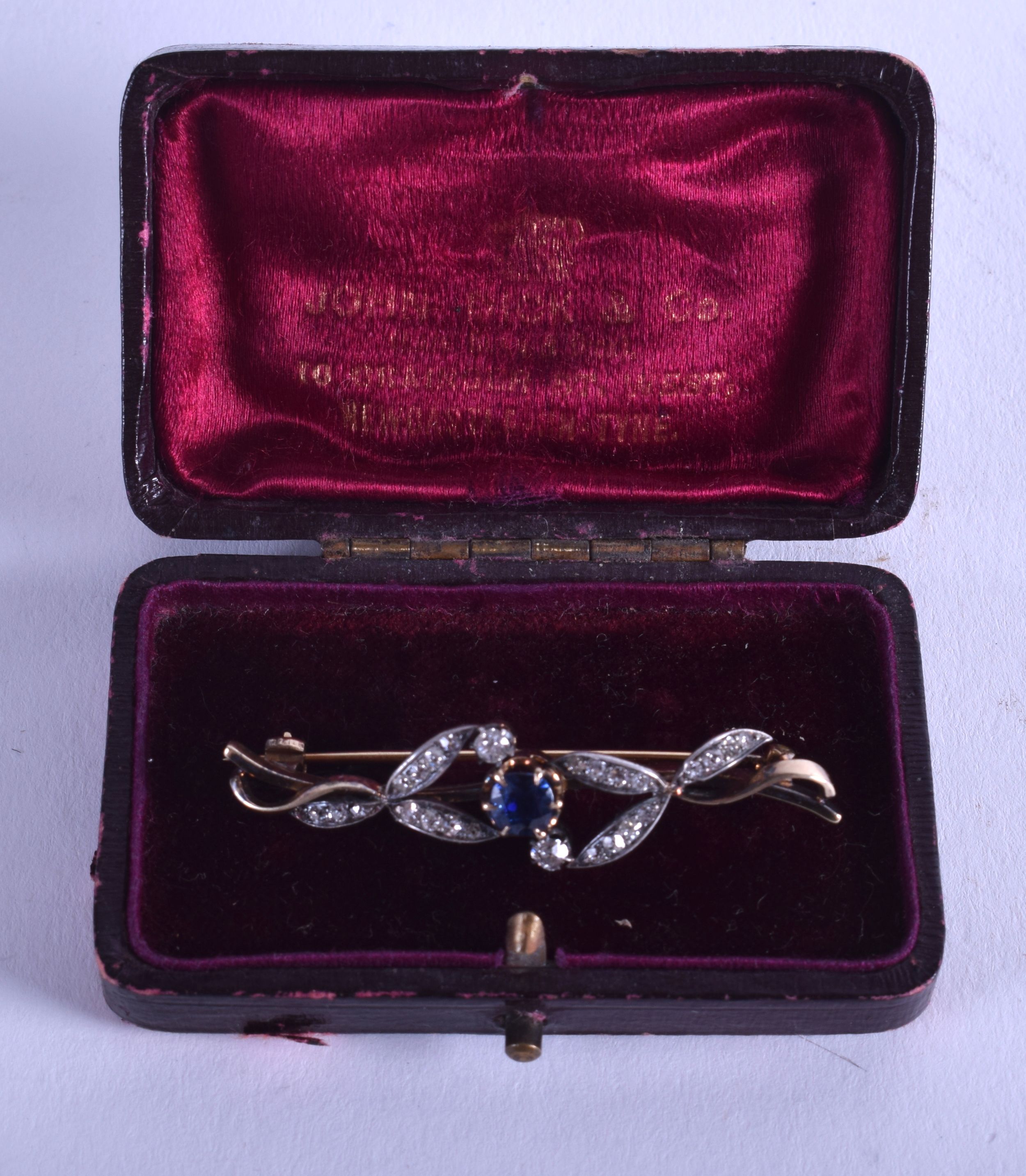 A GOOD VICTORIAN GOLD DIAMOND AND SAPPHIRE BROOCH. 4.5 grams. 4.5 cm wide.