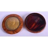 AN EARLY 19TH CENTURY FRENCH MILITARY BURR WALNUT SNUFF BOX. 8.5 cm wide.