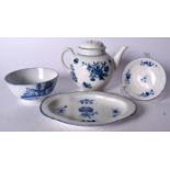 AN 18TH CENTURY CAUGHLEY PORCELAIN PUNCH POT AND COVER, a carnation pattern stand etc. (4)