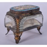 A LATE 19TH CENTURY ITALIAN MILLEFIORI CRYSTAL GLASS BOX. 6.5 cm x 6.5 cm.