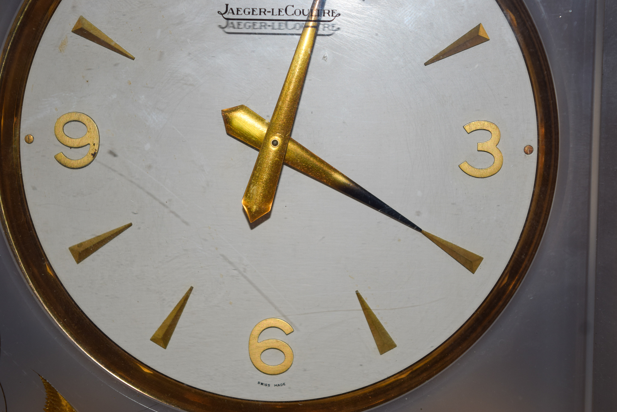 A RARE JAEGER LECOULTRE ATMOS AQUARIUM MARINA BRASS AND PERSPEX ATMOS CLOCK with original box. 23 c - Image 7 of 12