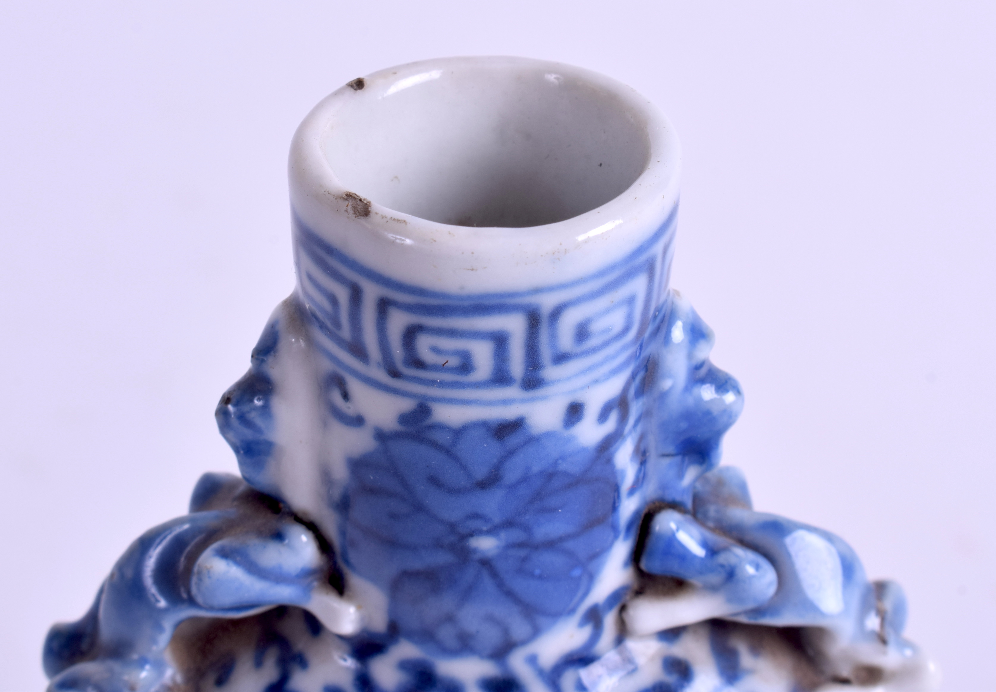 A SMALL 19TH CENTURY CHINESE BLUE AND WHITE MINIATURE MOON FLASK. 10 cm high. - Image 3 of 4