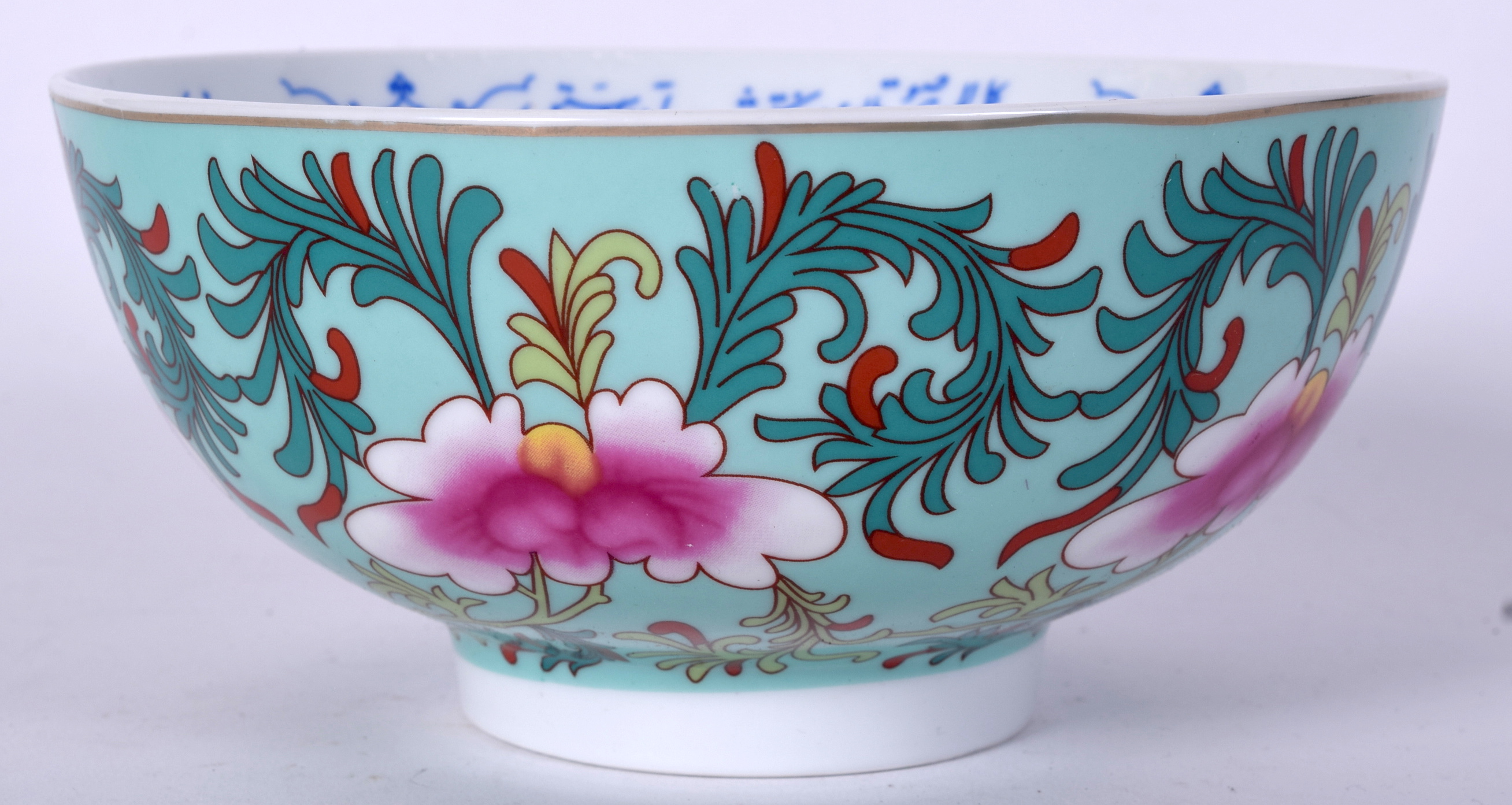 A GARNER STYLE RUSSIAN PORCELAIN BOWL, decorated with bold foliage 17.5 cm wide.