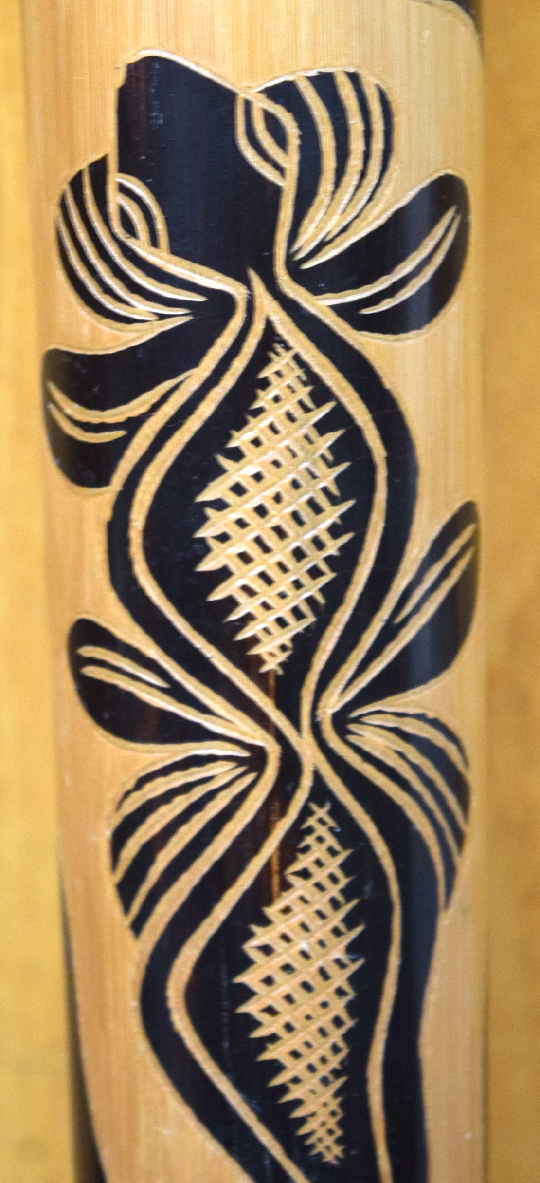 AN AUSTRALIAN ABORIGINAL DIDGERIDOO, carved with a snake and a fish. 120.5 cm long - Image 2 of 5