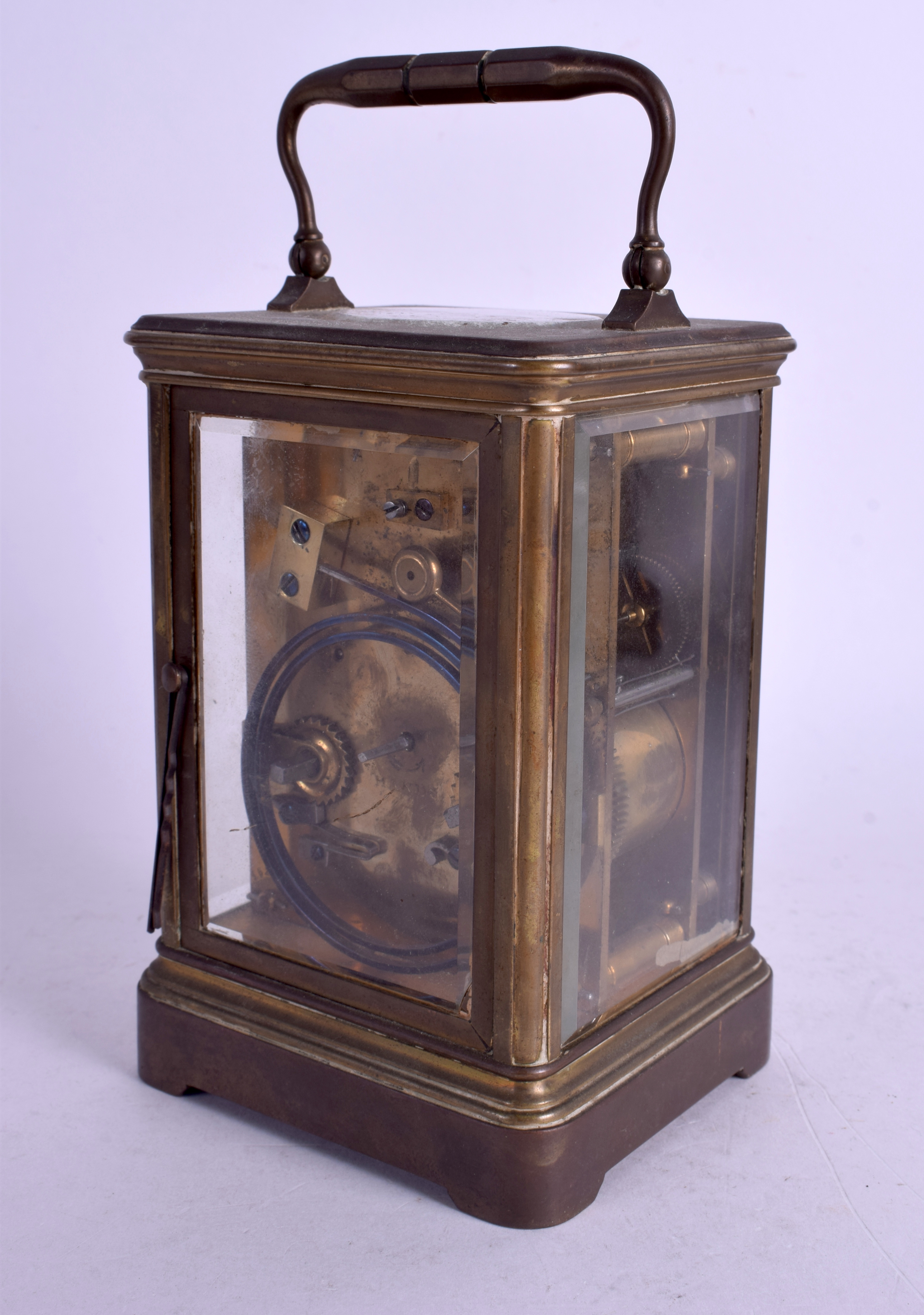 AN ANTIQUE TIFFANY & CO BRASS STRIKING CARRIAGE CLOCK. 17.5 cm high inc handle. - Image 2 of 4