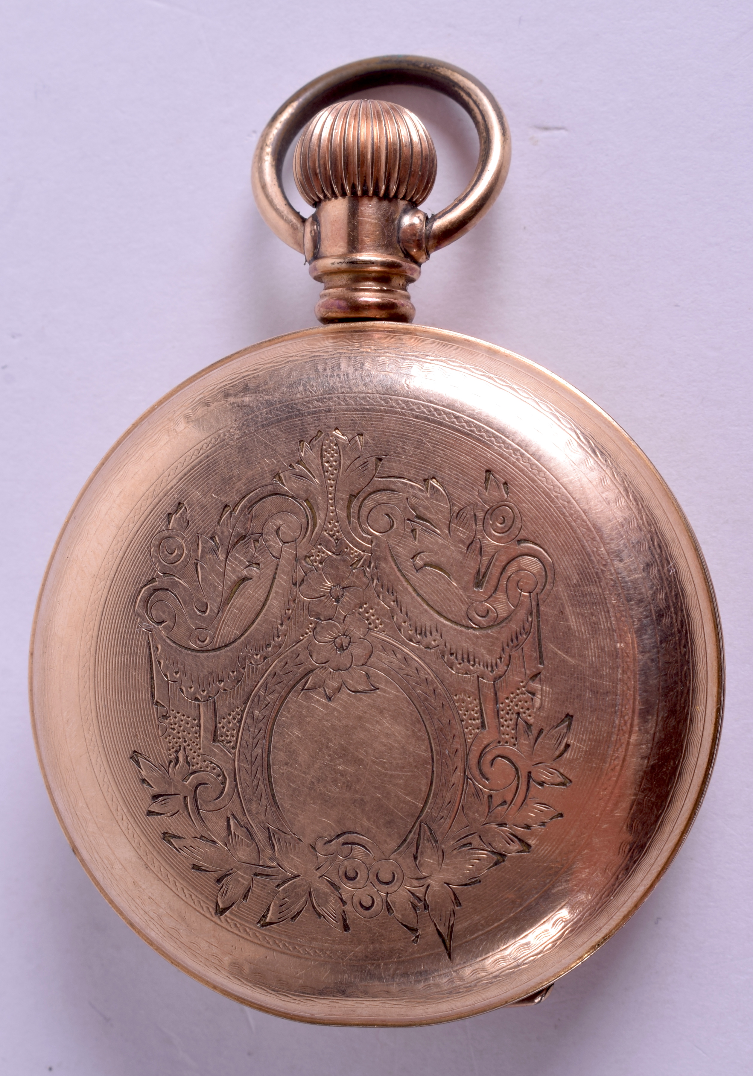 AN ANTIQUE WALTHAM YELLOW METAL POCKET WATCH. 5 cm wide. - Image 2 of 3