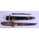 A FINE 19TH CENTURY JAPANESE MEIJI PERIOD SILVER MOUNTED DAGGER Aikuchi Tanto, the blade probably C