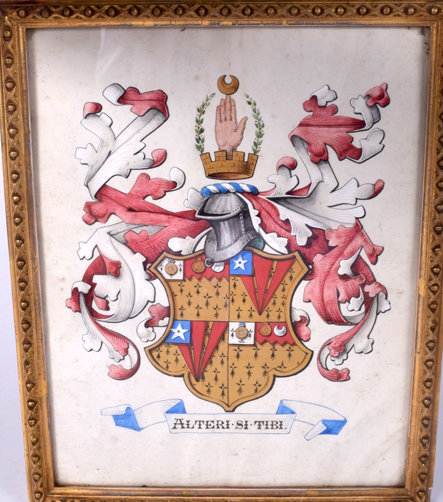 AN ANTIQUE FRAMED WATERCOLOUR CREST, bearing the motto “Alteri Si Tibi”. 28 cm x 21.5 cm.