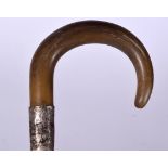 AN EARLY 20TH CENTURY RHINOCEROS HORN HANDLED WALKING STICK, formed with a silver collar. 86.5 cm l