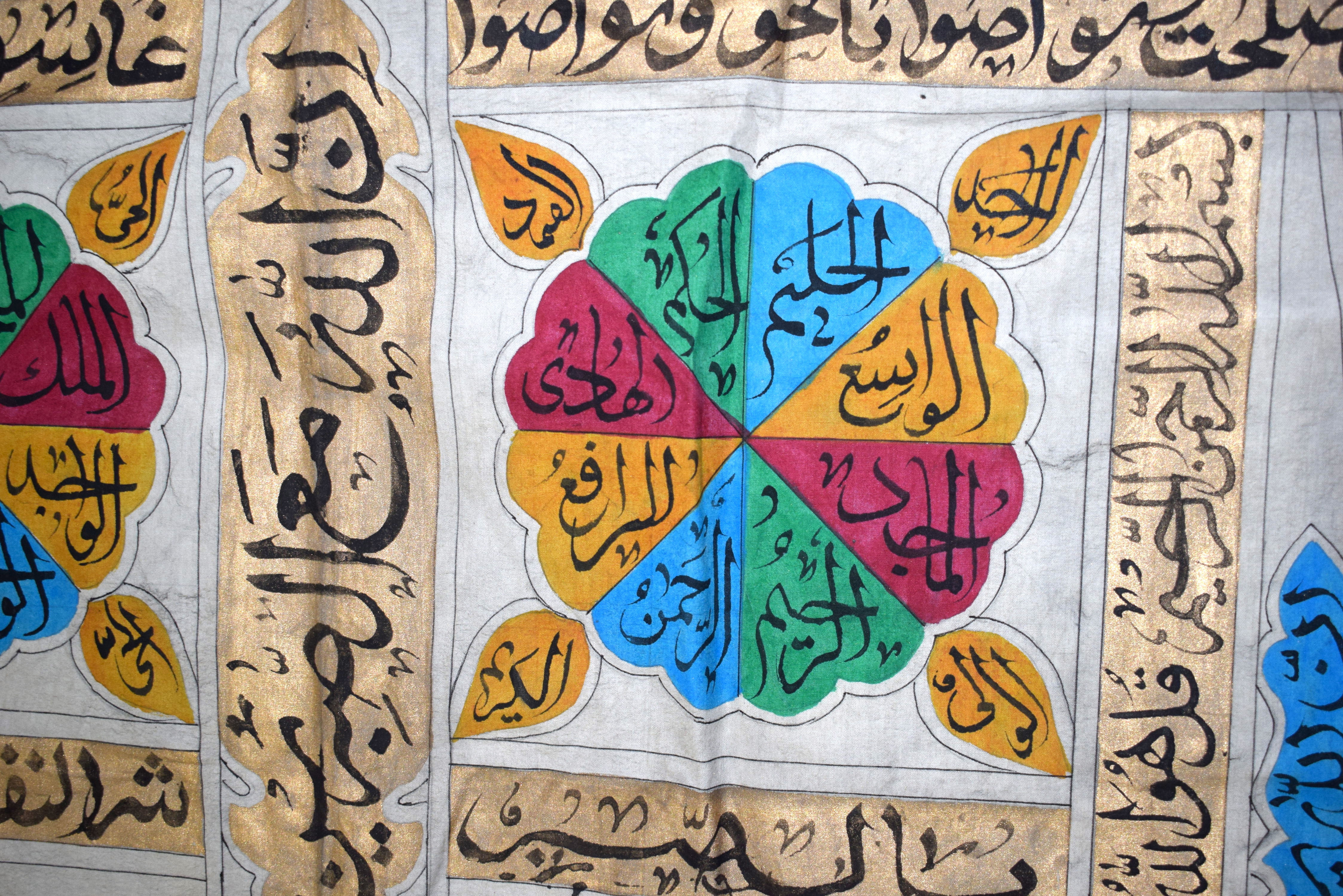 AN UNUSUAL VINTAGE OTTOMAN MIDDLE EASTERN CALLIGRAPHY SHIRT painted with scripture. - Bild 7 aus 8