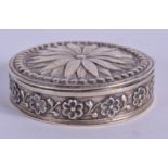 AN ANTIQUE SILVER BOX. 5 cm wide.