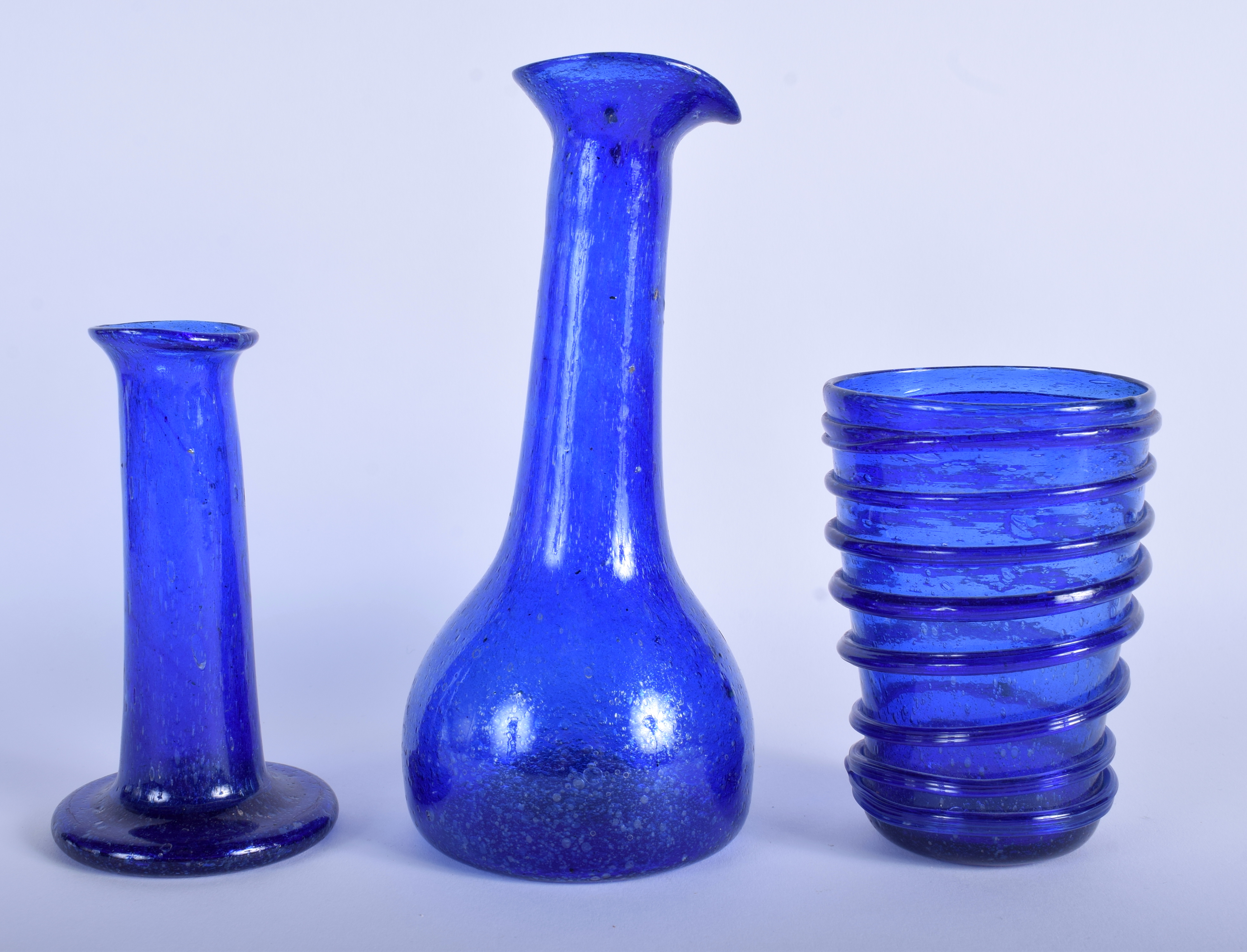 THREE CENTRAL ASIAN BLUE GLASSES. Largest 20 cm high. (3) - Bild 2 aus 2