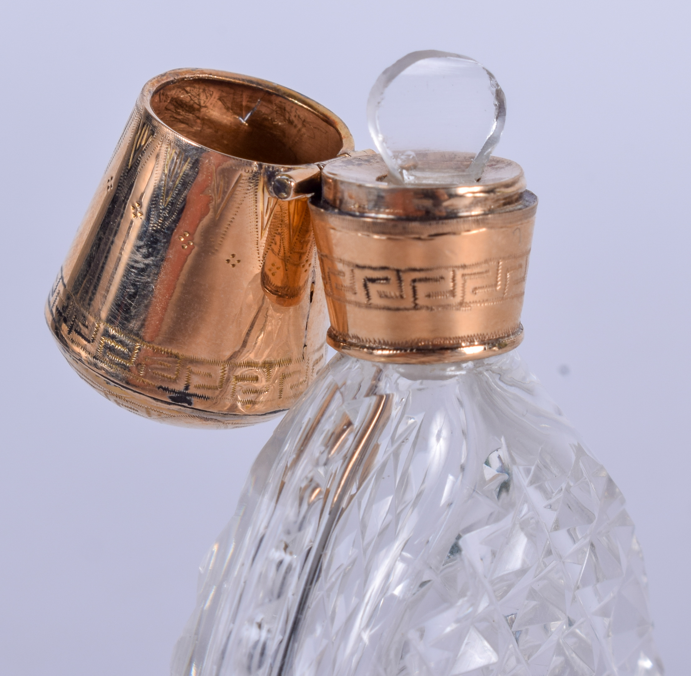 AN 18CT GOLD SCENT BOTTLE. 8 cm high. - Image 3 of 3