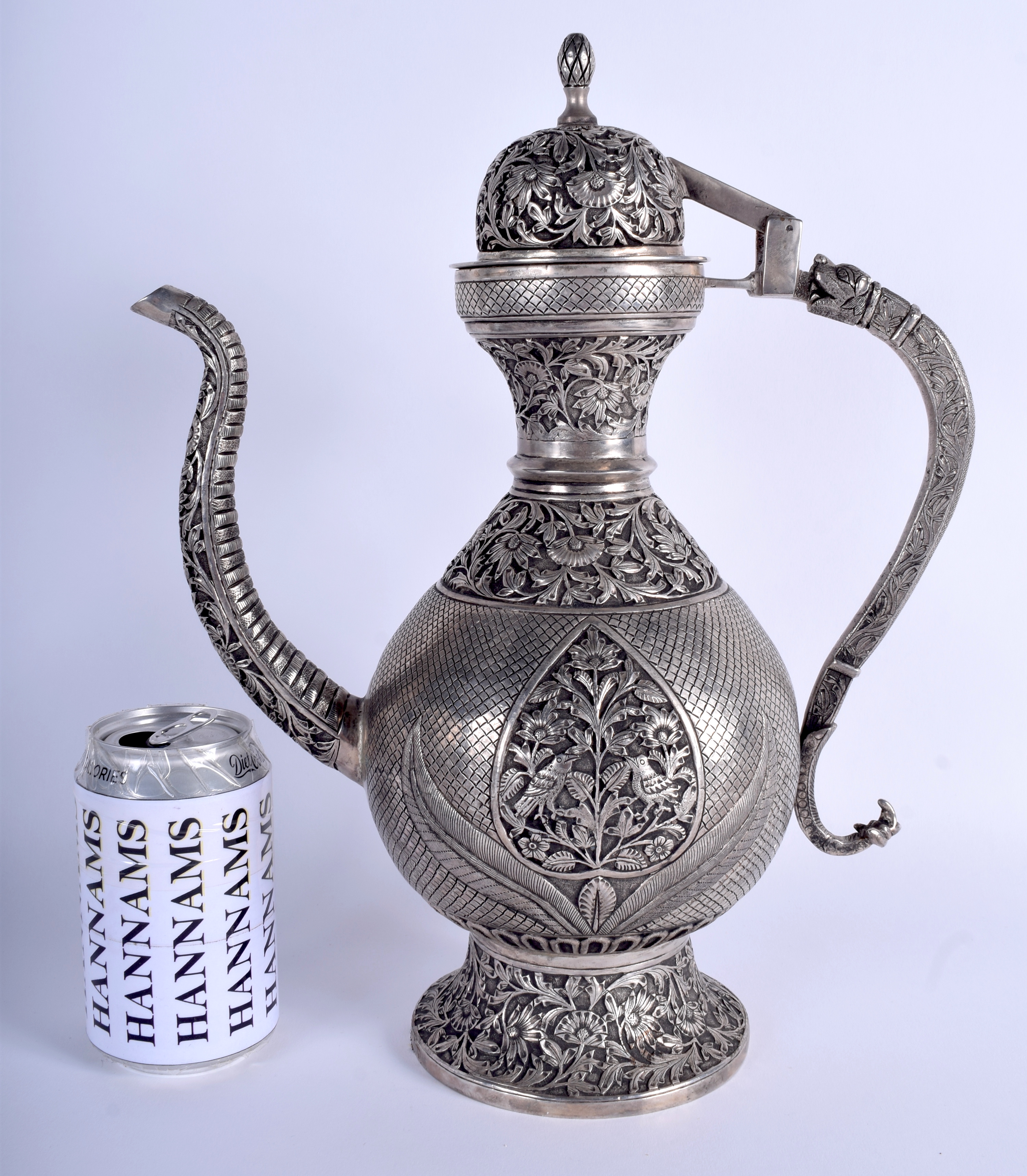 A LARGE INDIAN WHITE METAL KUFIC ISLAMIC COFFEE POT AND COVER decorated with birds and foliage. 35 - Bild 4 aus 4