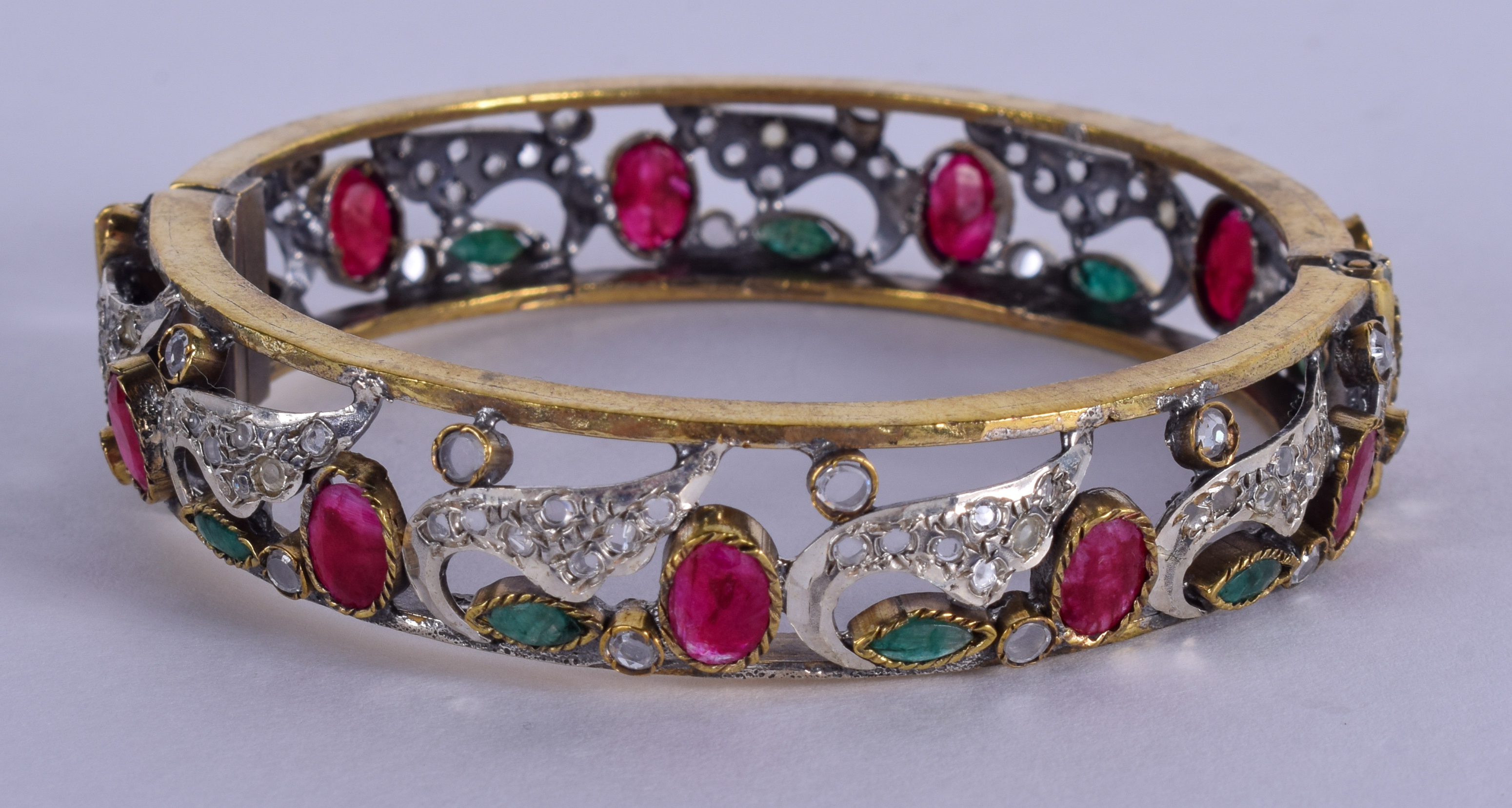 A VINTAGE GARNET AND EMERALD BANGLE. 7 cm wide. - Image 2 of 2