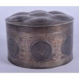 AN ANTIQUE CONTINENTAL SILVER BOX AND COVER. 7.9 oz. 9 cm wide.