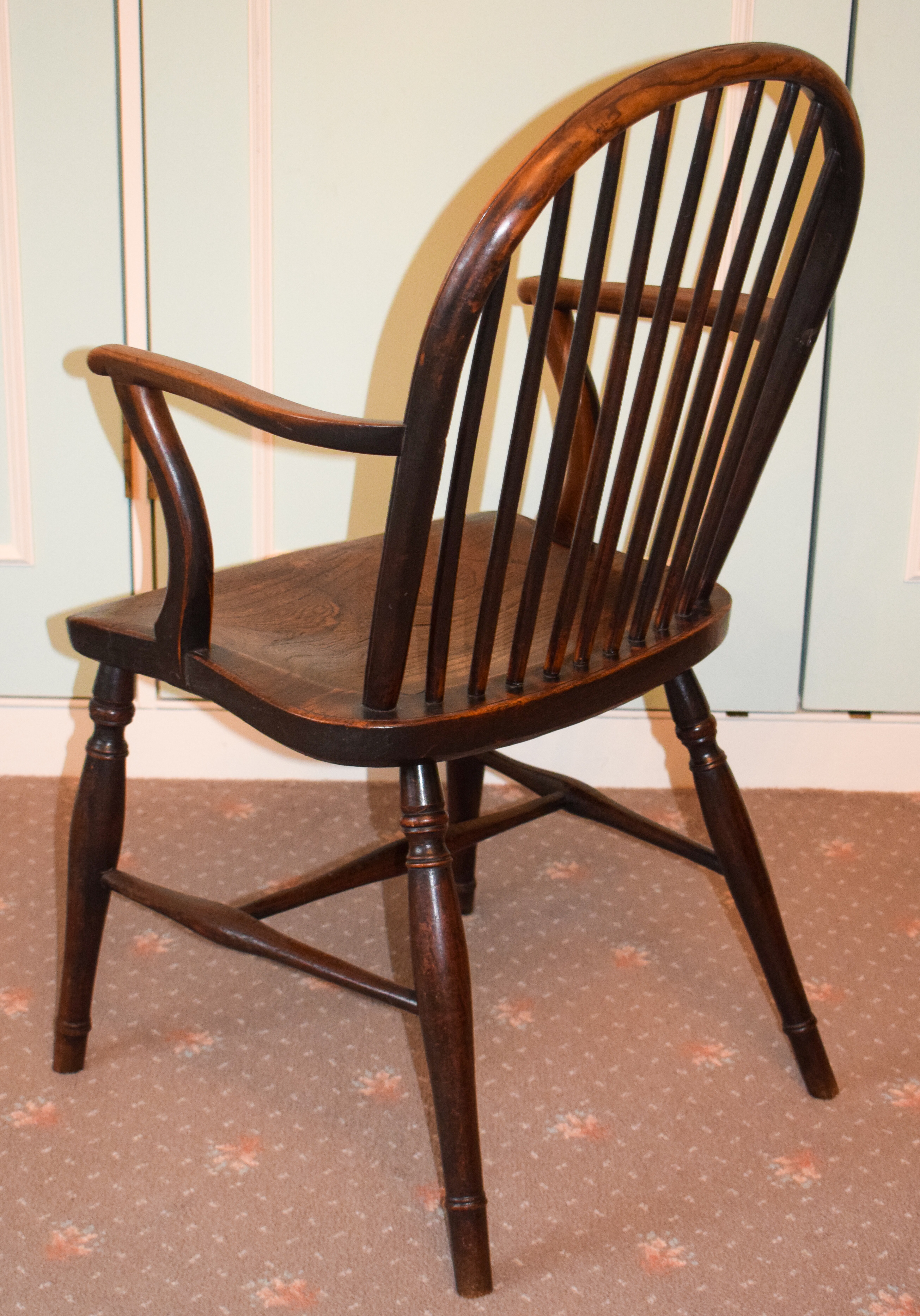 AN ANTIQUE WINDSOR CHAIR, possibly elm. 91 cm x 54 cm. - Image 2 of 4