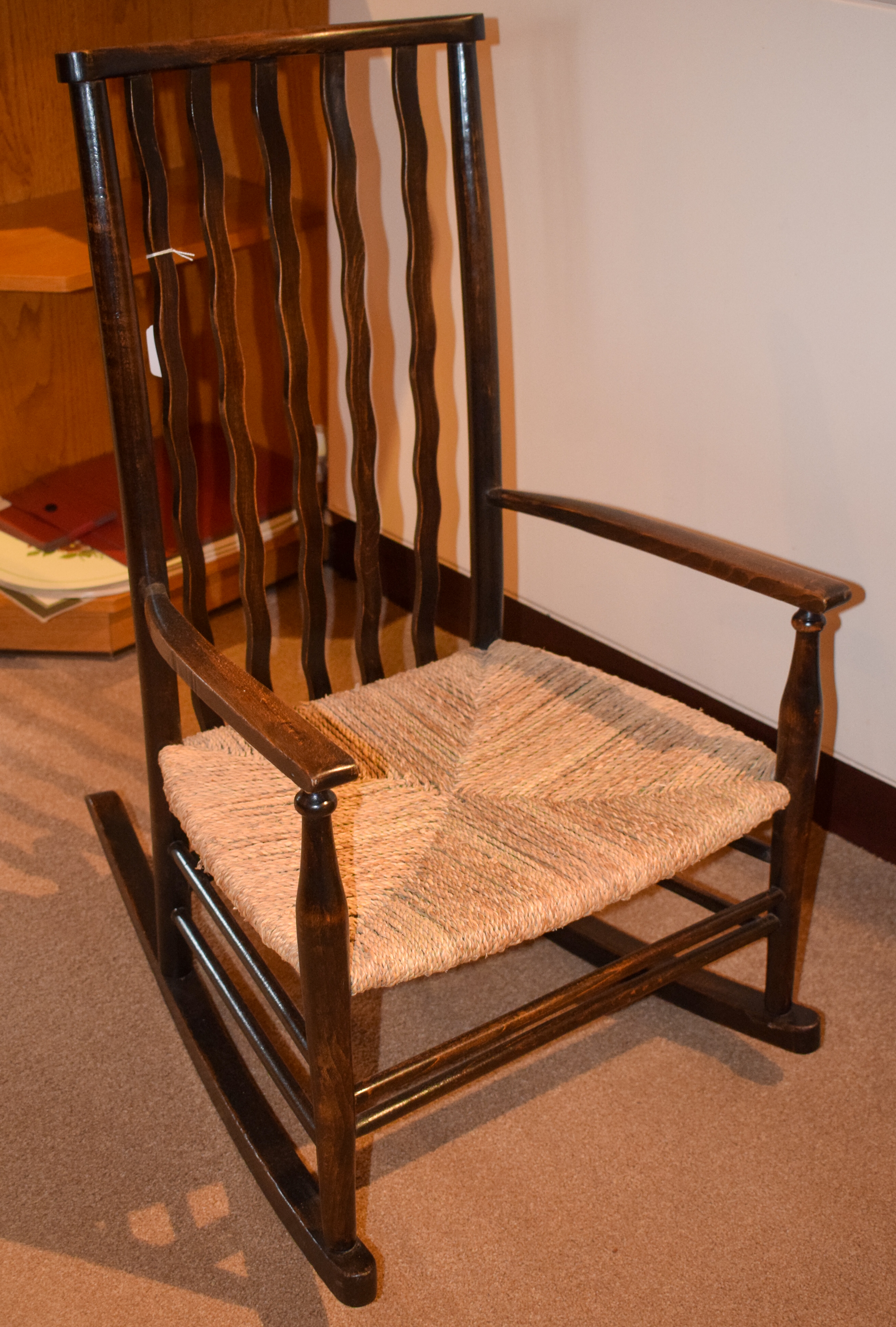 AN ANTIQUE OAK CHILDS ROCKING CHAIR, formed with thatched seat. 82 cm x 49 cm.