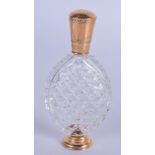 AN 18CT GOLD SCENT BOTTLE. 8 cm high.