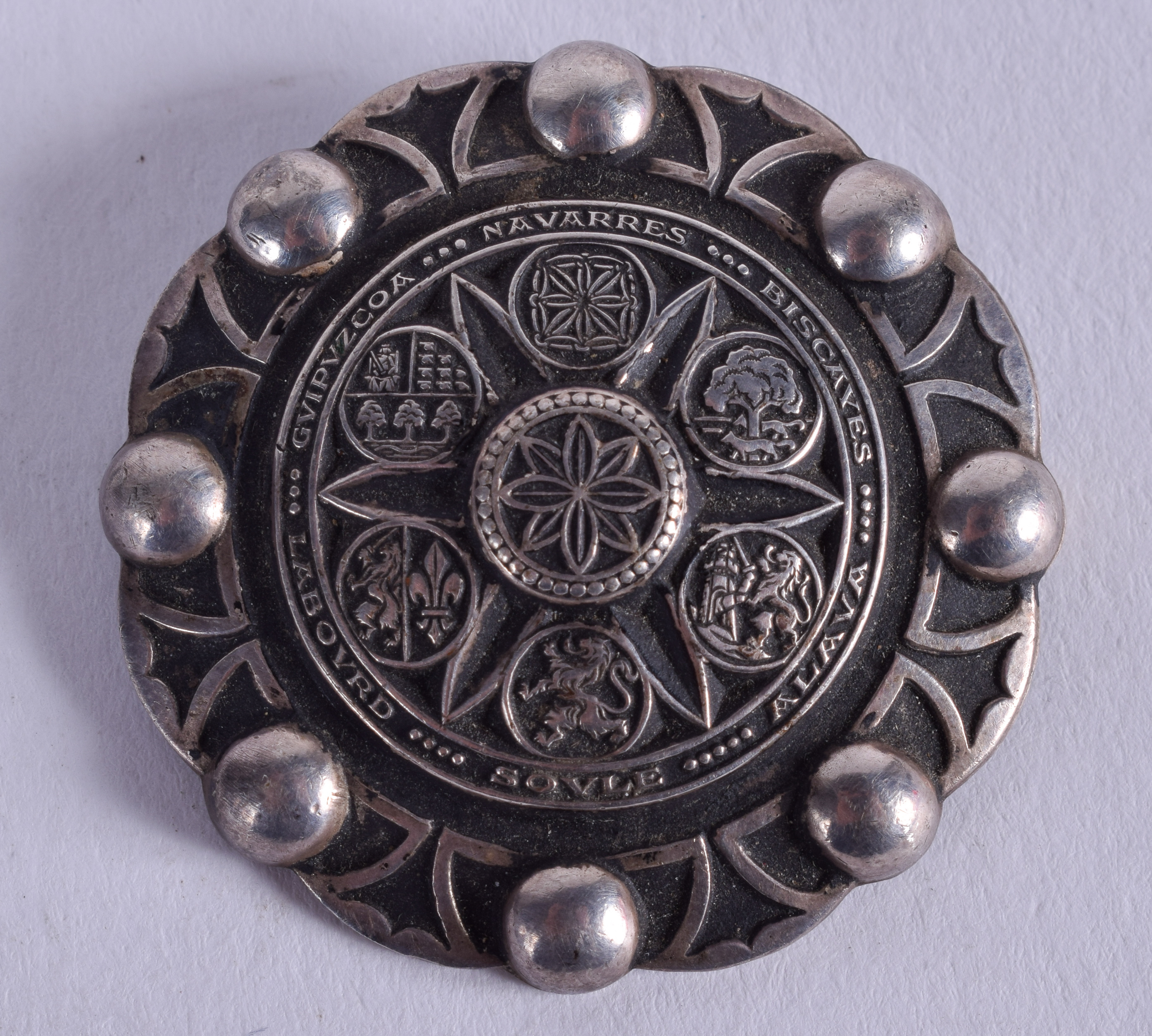 A VINTAGE ORTIZA SILVER ARTS AND CRAFTS TYPE BROOCH. 3.75 cm diameter.