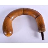 A 19TH CENTURY RHINOCEROS HORN WALKING CANE HANDLE. 9 cm x 9 cm.