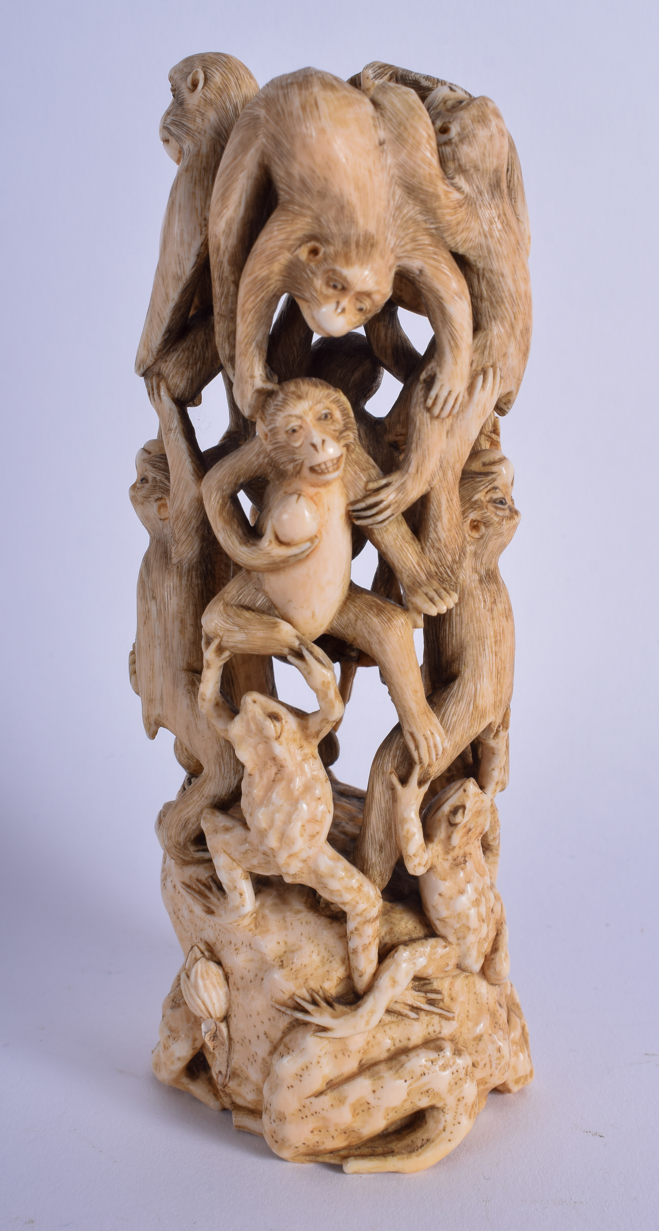 A 19TH CENTURY JAPANESE MEIJI PERIOD CARVED IVORY OKIMONO modelled with numerous monkeys clambering - Bild 2 aus 4