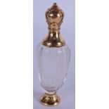 AN 18CT GOLD SCENT BOTTLE. 10 cm high.