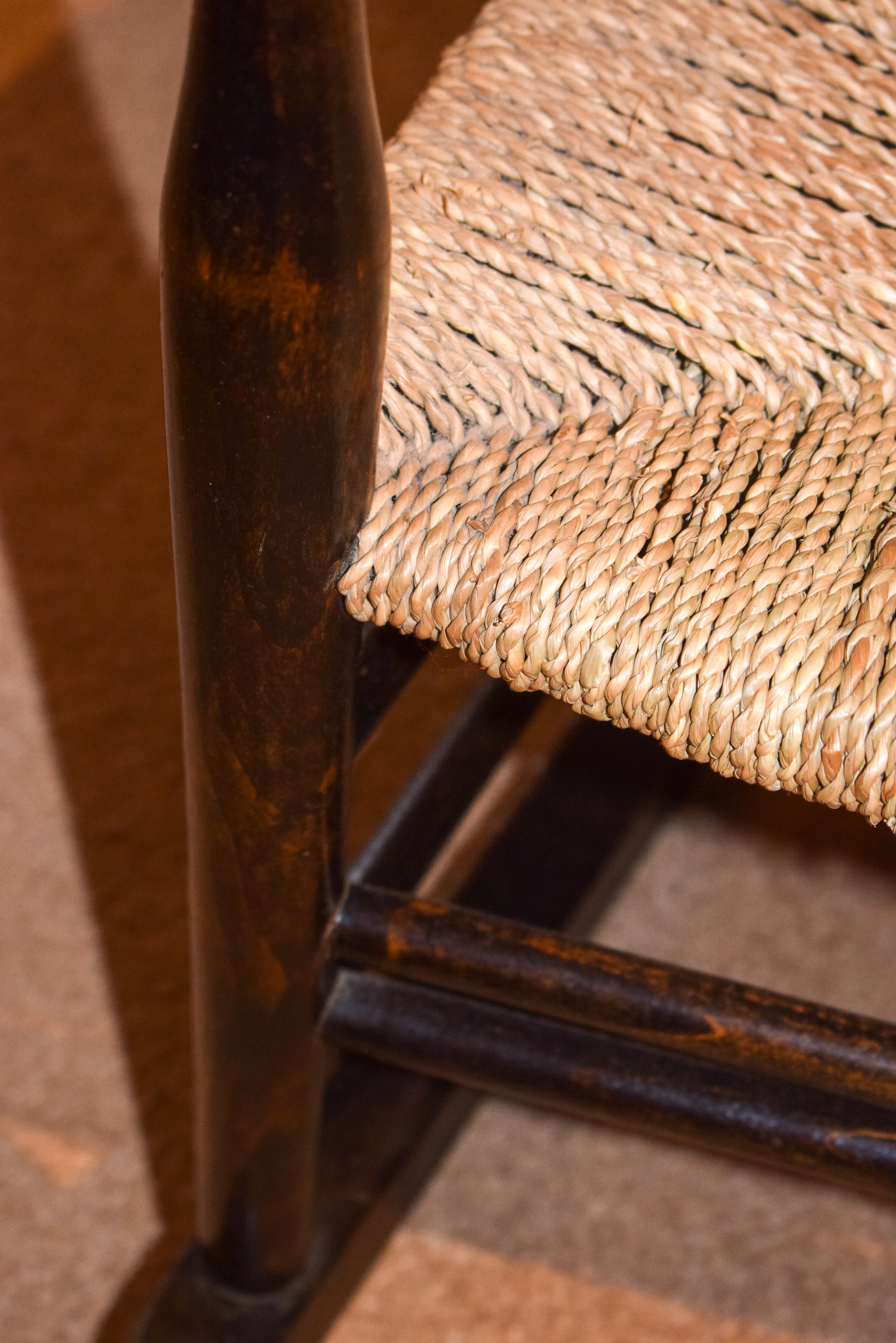 AN ANTIQUE OAK CHILDS ROCKING CHAIR, formed with thatched seat. 82 cm x 49 cm. - Image 9 of 10