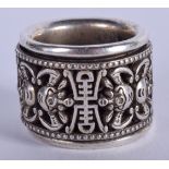 A CHINESE ARCHERS RING. 3 cm wide.