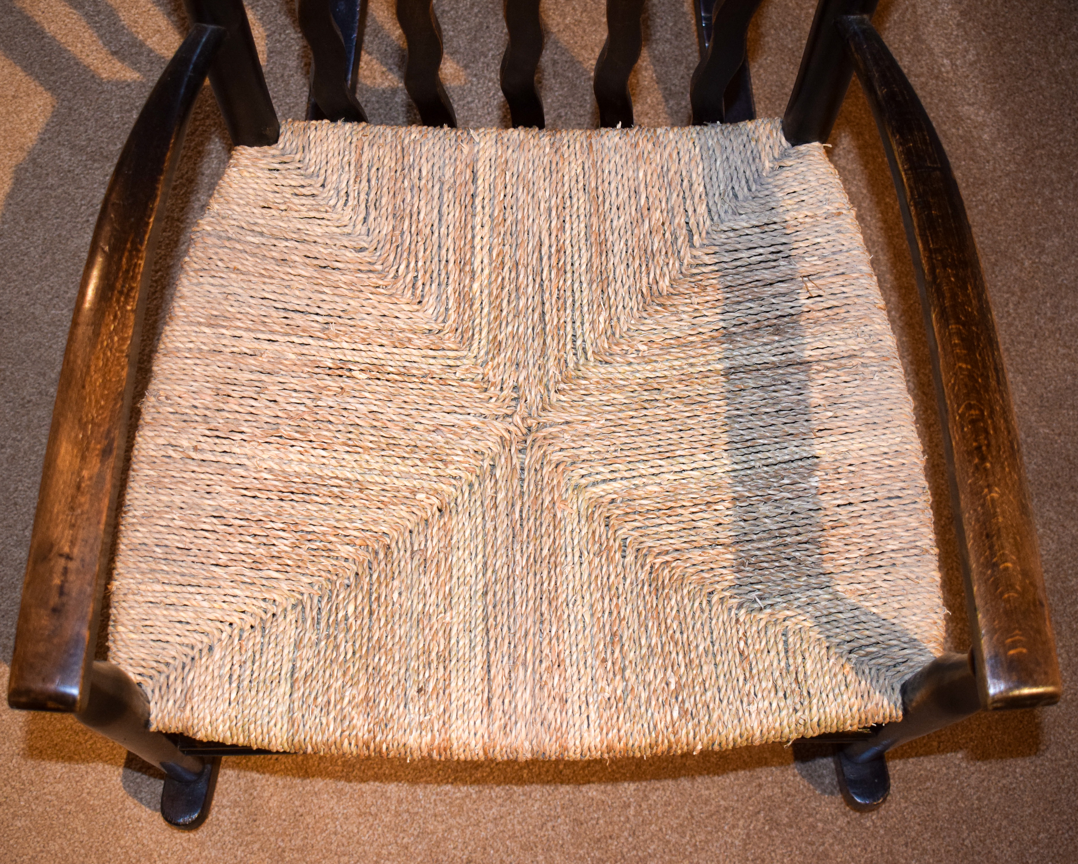 AN ANTIQUE OAK CHILDS ROCKING CHAIR, formed with thatched seat. 82 cm x 49 cm. - Image 3 of 10