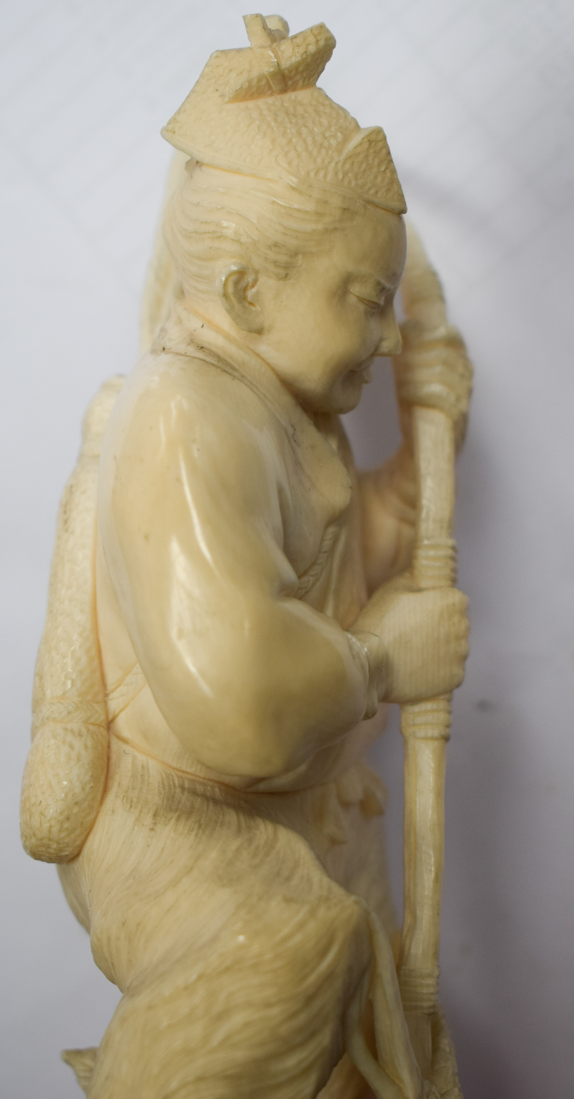 A 19TH CENTURY JAPANESE MEIJI PERIOD CARVED IVORY OKIMONO modelled as an archer beside a bird. 18 c - Bild 11 aus 14