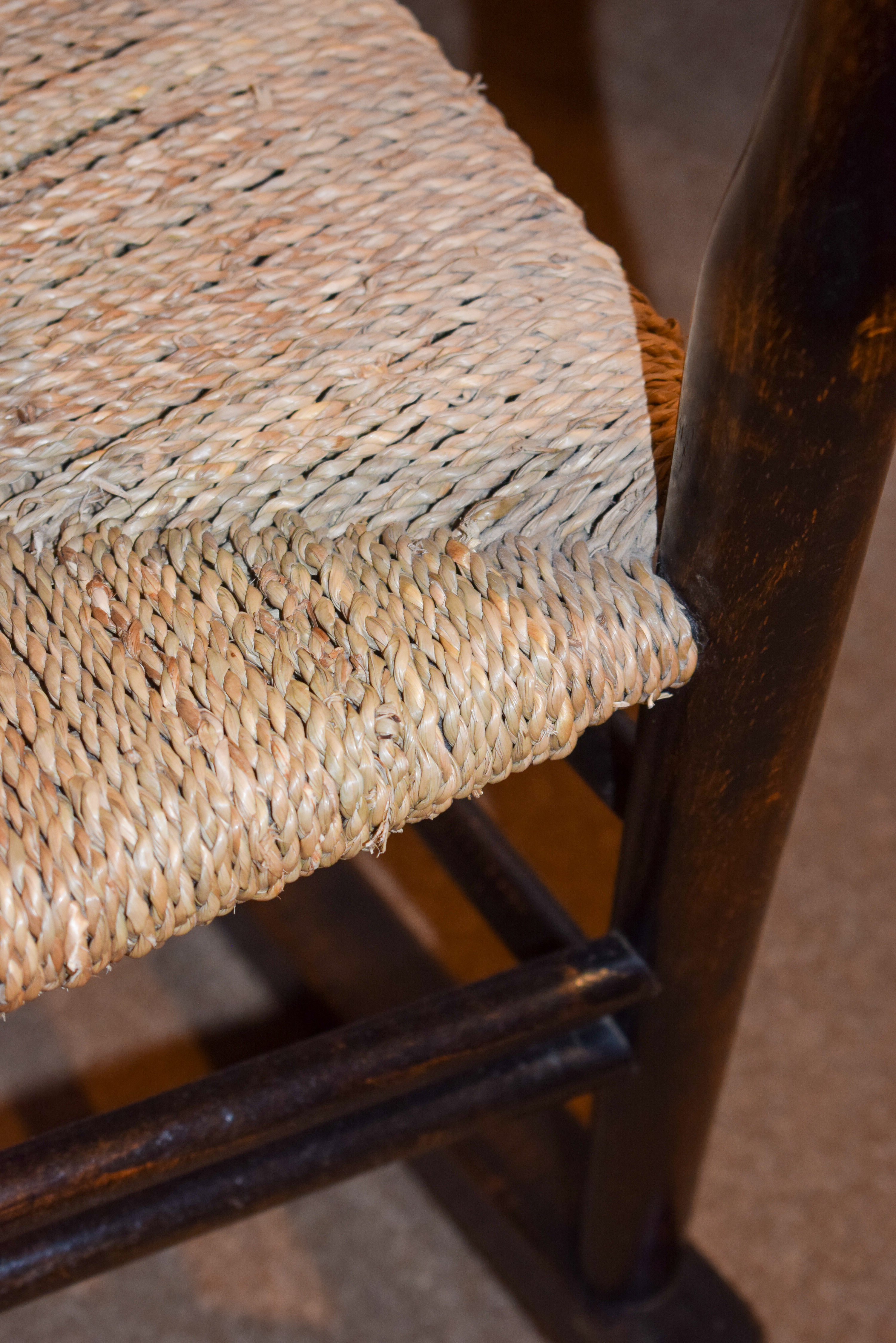 AN ANTIQUE OAK CHILDS ROCKING CHAIR, formed with thatched seat. 82 cm x 49 cm. - Image 10 of 10