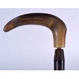AN EARLY 20TH CENTURY HORN HANDLED WALKING STICK, possibly rhinoceros. 83.5 cm long.