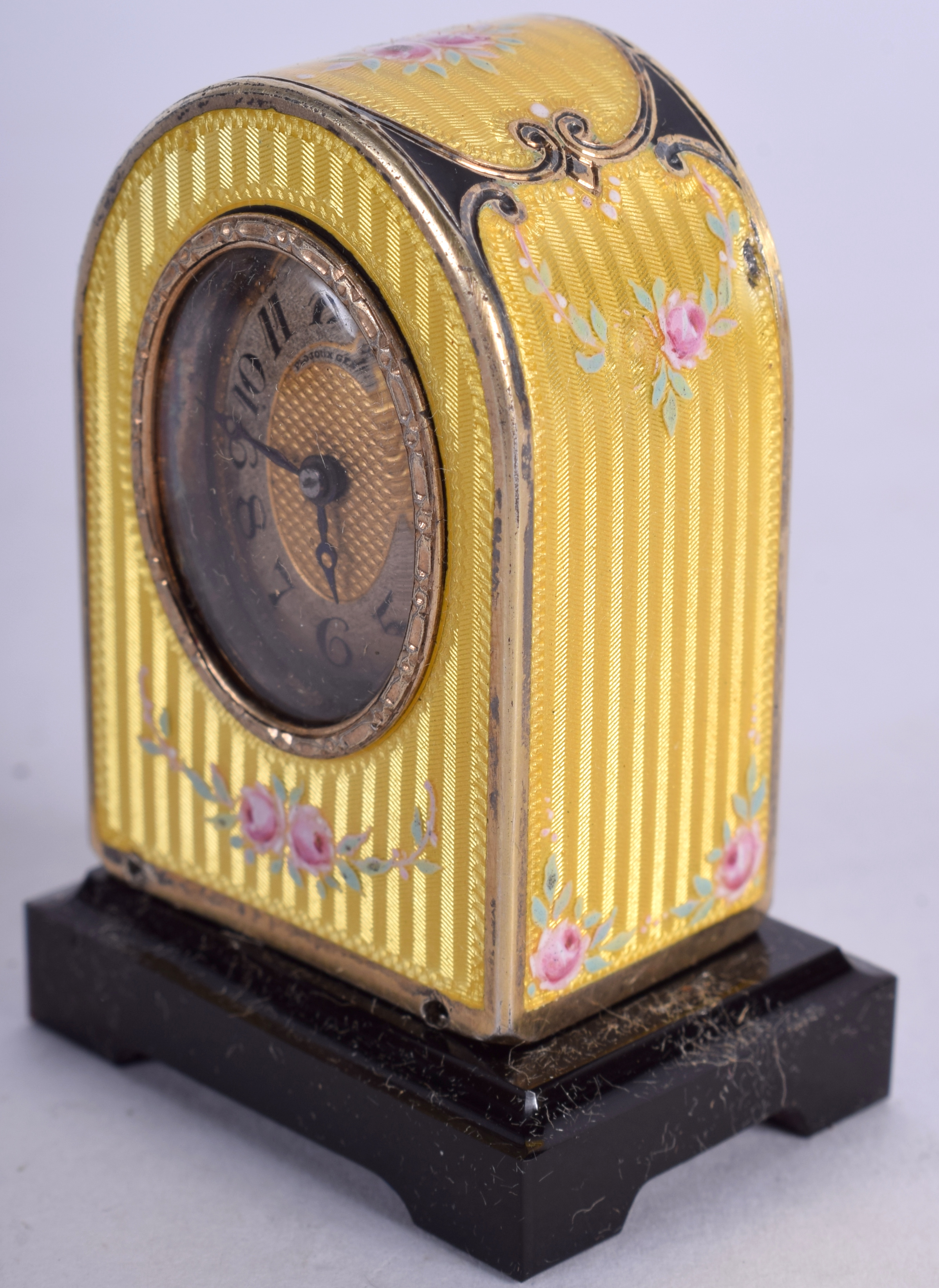 A FINE EARLY 20TH CENTURY FRENCH SWISS SILVER AND ENAMEL MINIATURE CLOCK painted with flowers. 5 cm - Bild 2 aus 11