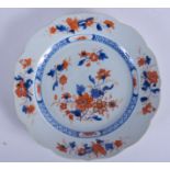 A 17TH/18TH CENTURY CHINESE EXPORT IMARI DISH Kangxi/Yongzheng. 22 cm diameter.