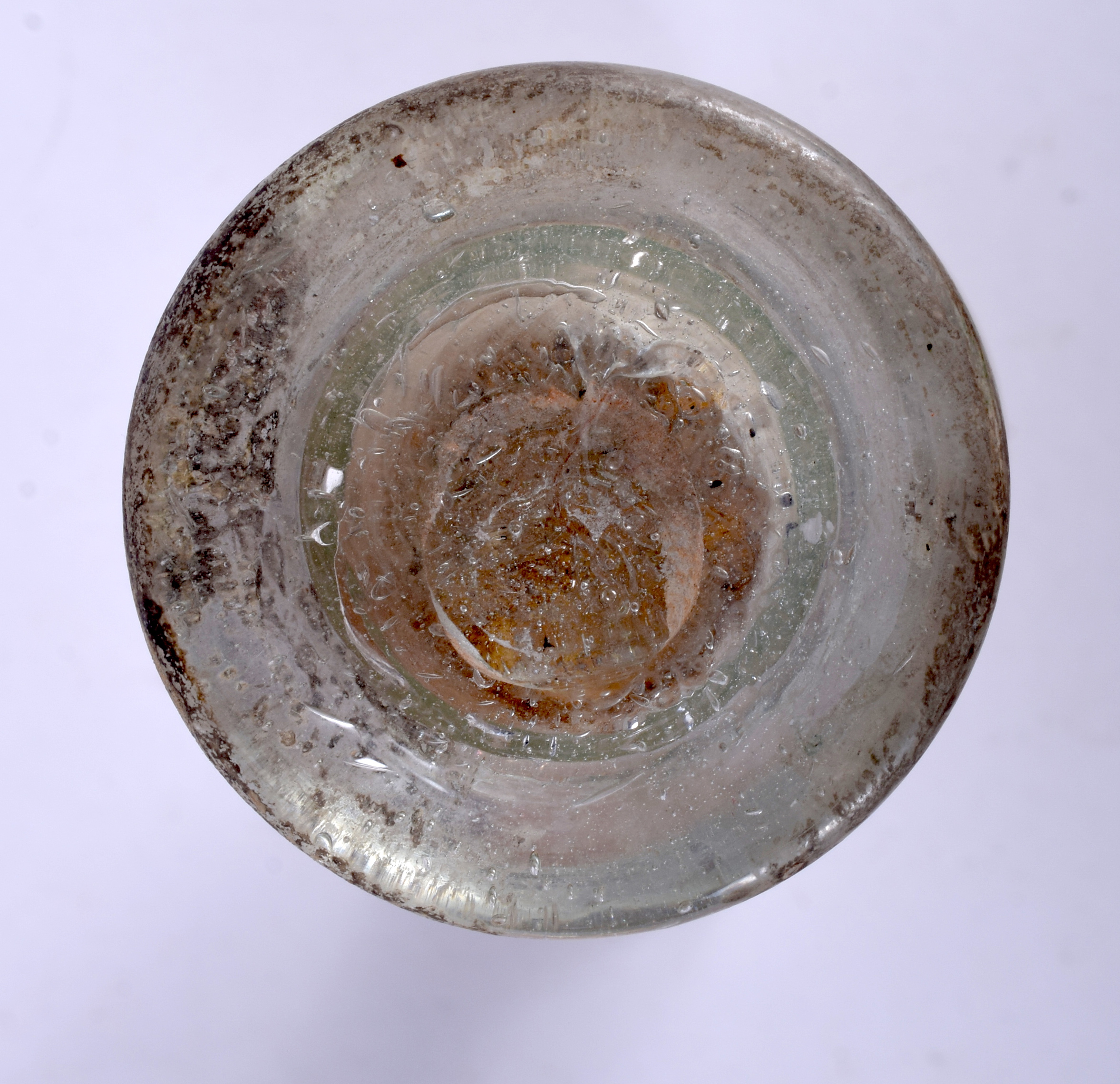 A CONTINENTAL ANTIQUITY STYLE ROMANESQUE GLASS VASE. 25 cm high. - Image 4 of 4